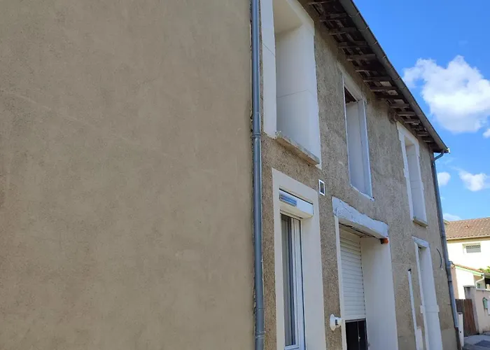 Le Petit 1881 Homestay Ampuis